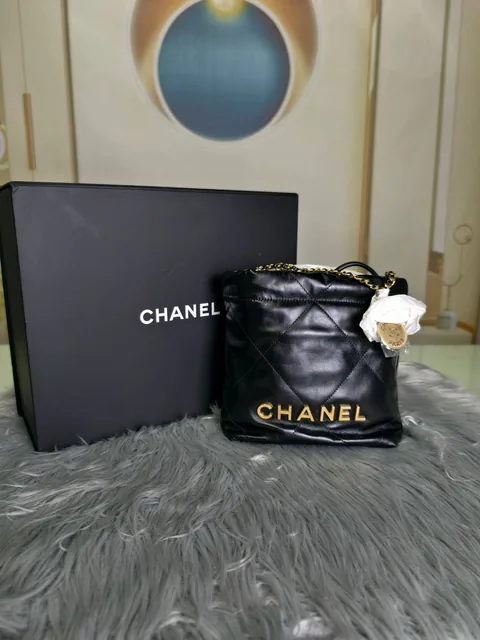 香奈儿 22Bag 24A · 黑金亮面牛皮 迷你