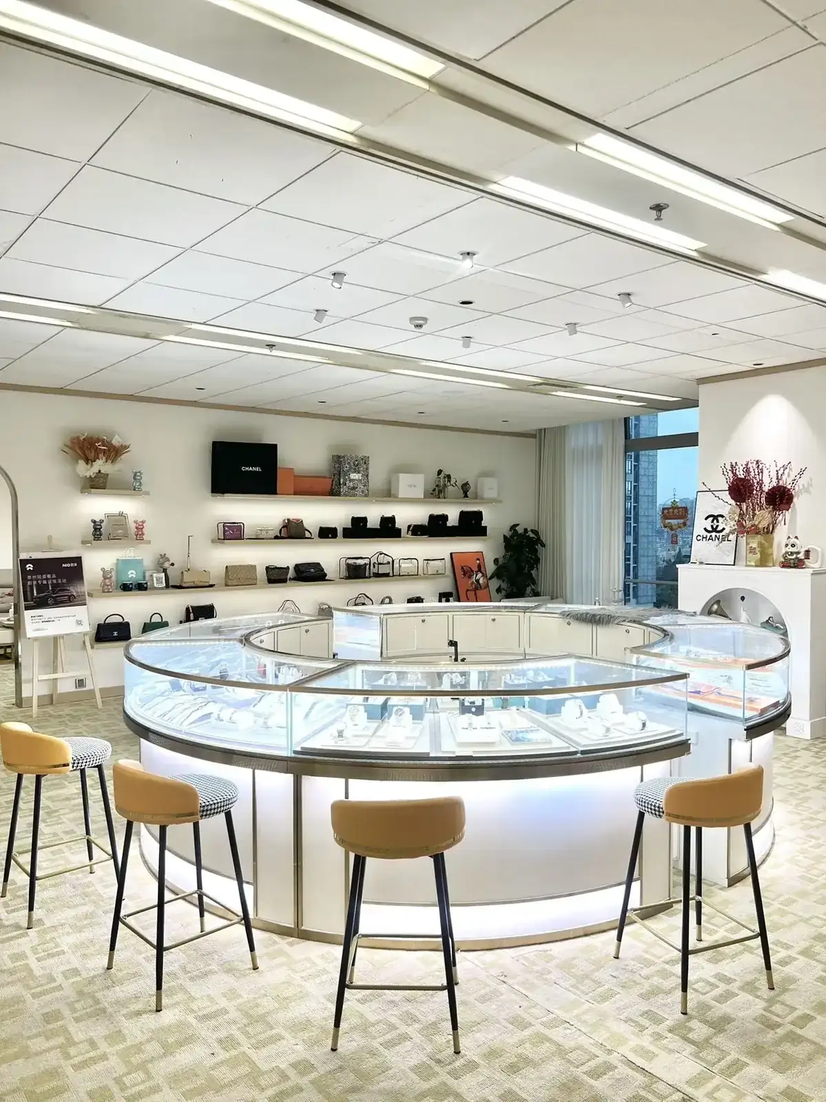 回首奢品 华贸店 店内环境